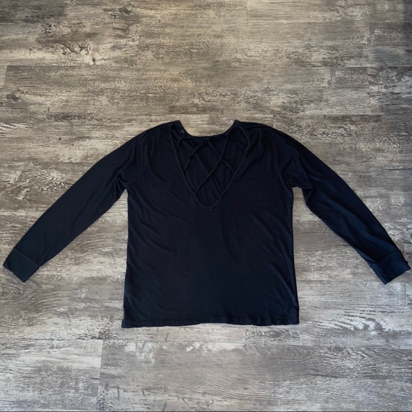 Long sleeve tshirt with  deep V back knotting detailing - Picture 5 of 6